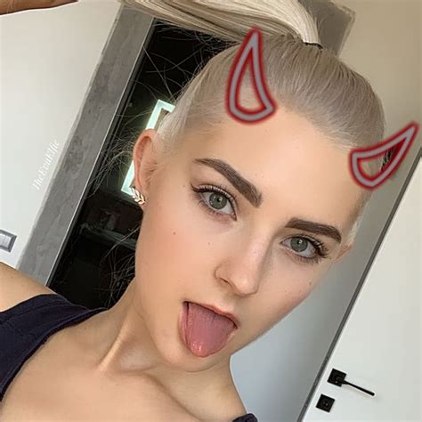 eva elfie hub|Eva Elfie (@theevaelfie) • Instagram photos and videos.